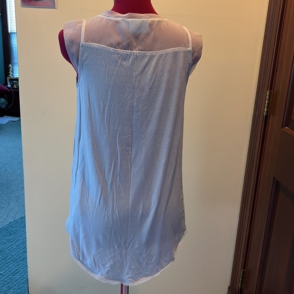 Vera Wang  Top  tank top  Light gray   Whiskered pattern / Sheer Edges  Size S - Picture 7 of 10